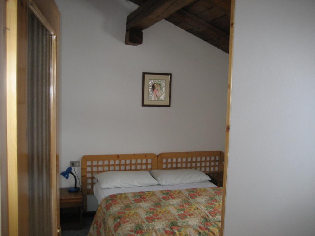 Casa Martini Mezzana (Trentino Alto Adige) Quarto foto