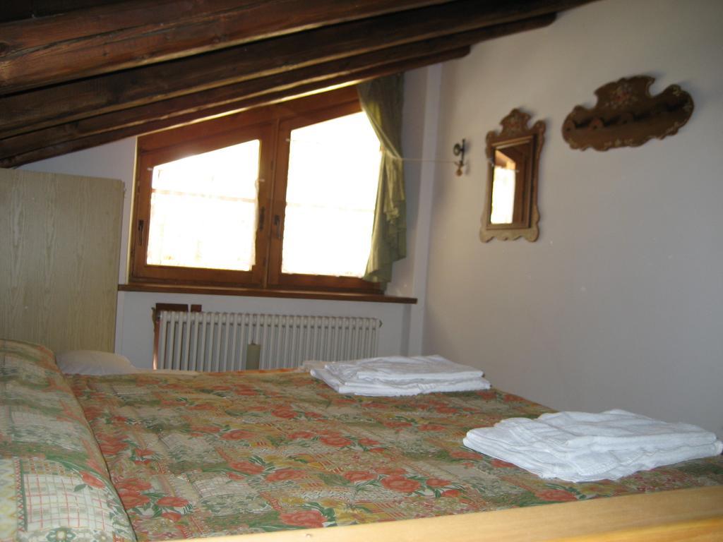Casa Martini Mezzana (Trentino Alto Adige) Quarto foto